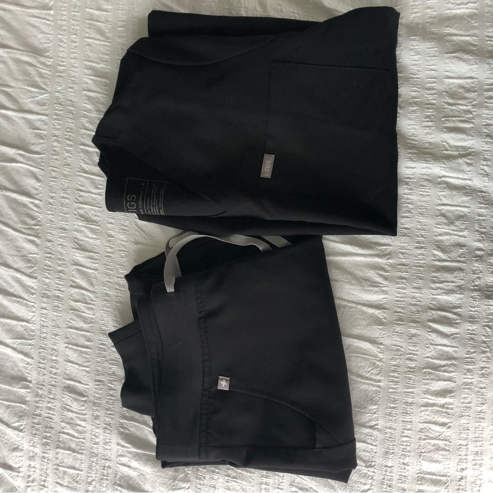 NWT Figs Size Medium Black scrub top and bottom